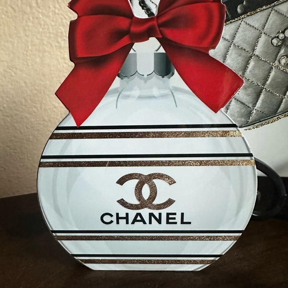 Holiday Fashion Ornament Wood Display - Picture 2 of 3